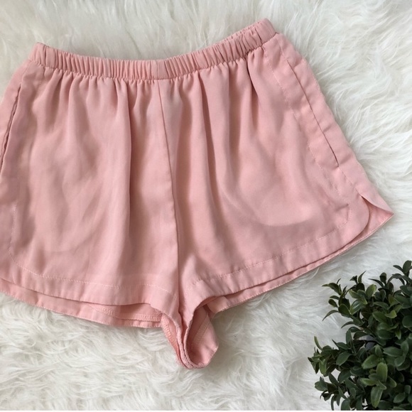 Brandy Melville Pants - Pink Brandy Melville shorts